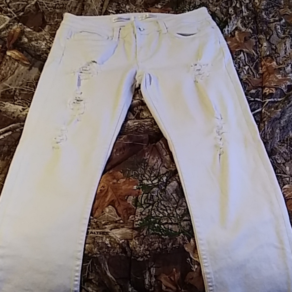Dollhouse distressed size 11 junior